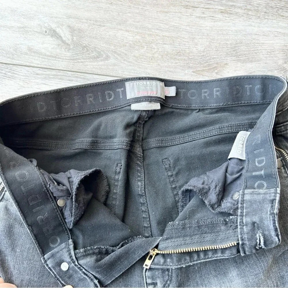 Torrid Bomshell Sky High Rise Skinny Zipper Jeans - Picture 7 of 16